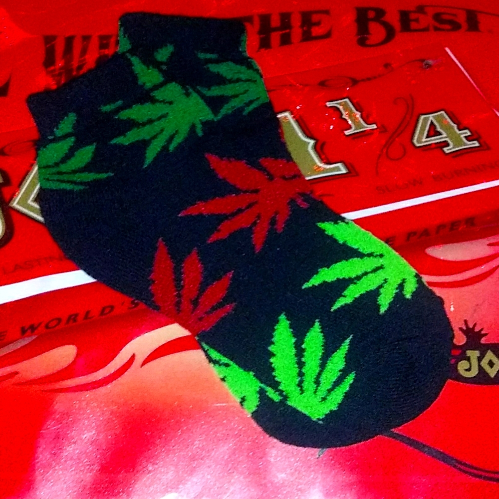 Pot leaf socks - Picture 1 of 2